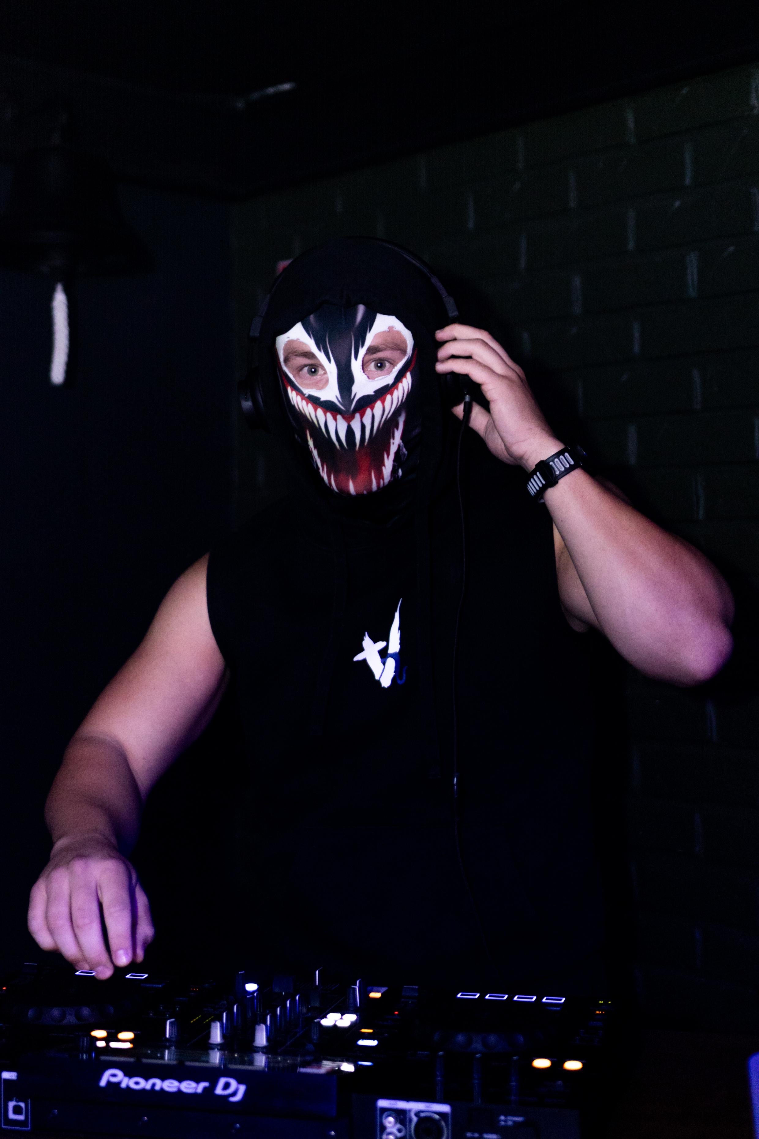 DJ VENOM aux platines